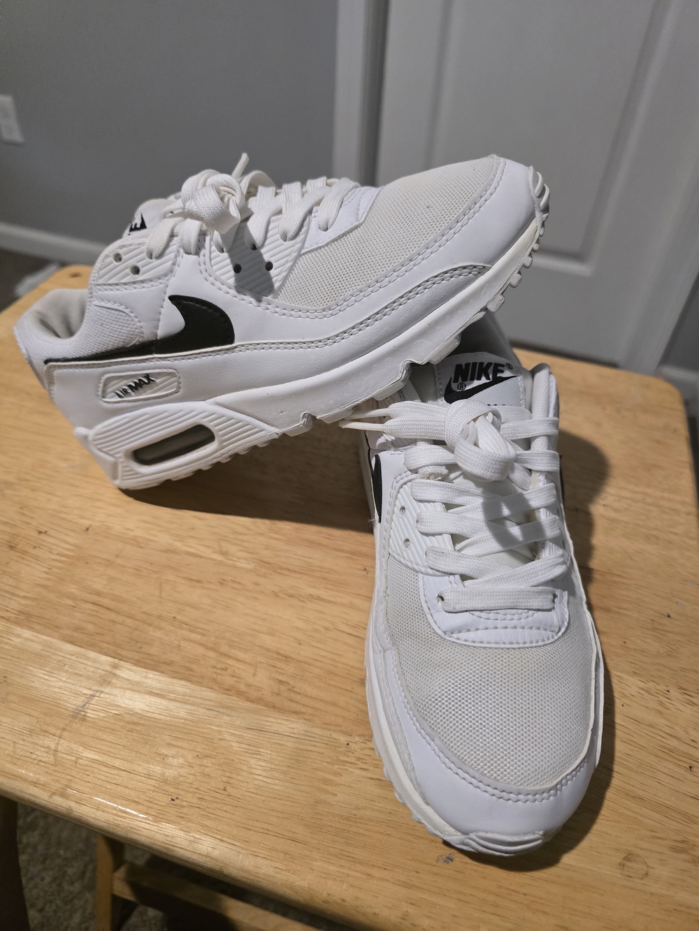 Nike Air Max 90 Running Shoes Womens 7 White Leather Sneakers DH8010-101